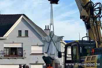 Christusbeeld Heilig Hartplein even van zijn sokkel