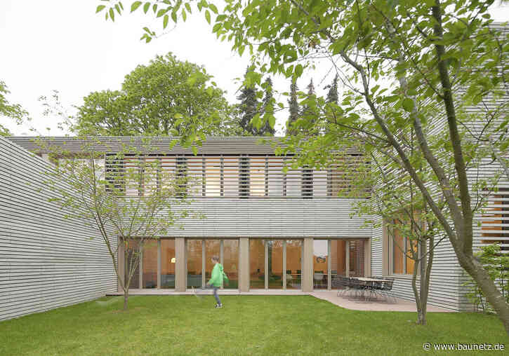 Geschichtete Türstürze
 - Wohnhaus und Atelier in Kassel von pape+pape architekten