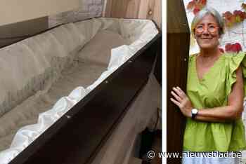 Begrafenisonderneemster Greet schenkt twee gebruikte doodskisten weg: “Binnen het uur waren ze de deur uit”