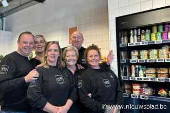 Versateljee Wilrijk maakt kans op titel Food Retail Personality of the Year: “Een mooie erkenning voor ons hele team”