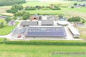 Landbouwer legt zonnepanelen in opvallende vorm: “We mogen best fier zijn op ons beroep”