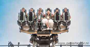 Over de kop in een bruidsjurk: Tjeerd en Gelien staan op winnende trouwfoto in ­acht­baan Efteling
