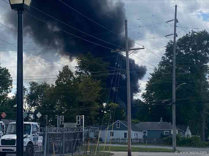 Crews battle large fire on Fort Wayne's east side