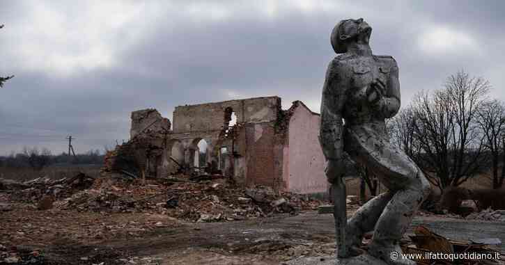 Droni sulla Russia, in fiamme un deposito di carburante. Zelensky: “Situazione critica a Pokrovsk”. Ue valuta l’addestramento in Ucraina