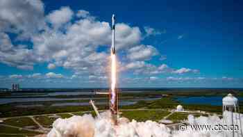 U.S. officials ground SpaceX launches after Falcon 9 rocket fails in landing attempt