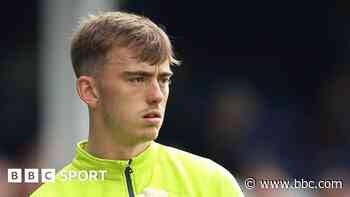 Blackpool sign Everton goalkeeper Tyrer on loan