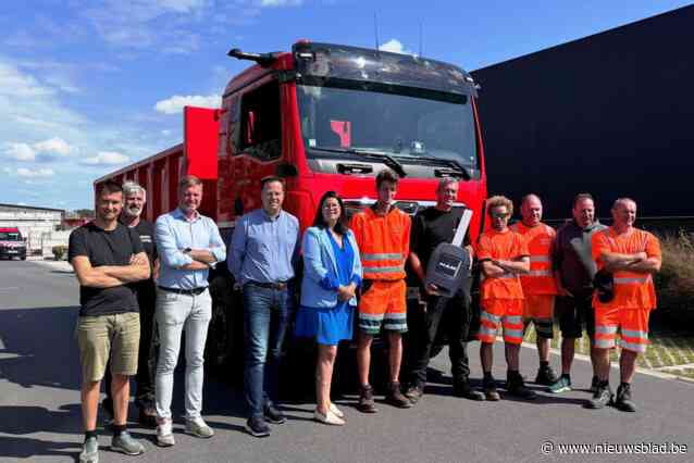 Gemeente neemt nieuwe vrachtwagen in gebruik: “Moet 21 jaar oud voertuig vervangen”