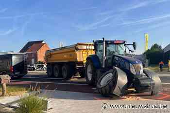 75-jarige vrouw uit Heist-op-den-Berg in levensgevaar na frontale botsing met tractor in Berlaar-Heikant