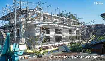 20-Meter-Baukran stürzt auf Häuser