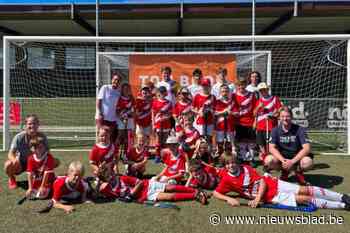 Red Lion Tom Boon komt volgende generatie hockeytalent aanmoedigen