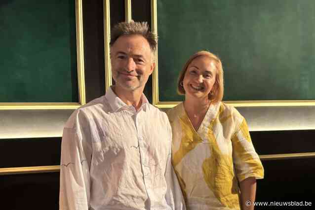 Lachende Leeuw Nabilla Ait Daoud steekt podiumsector een hart onder de riem. Acteur Dimitri Leue: “Ik ben de schepen en de stad dankbaar voor dit initiatief”