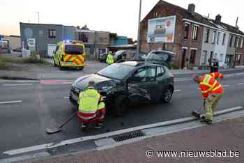 Auto en camionette botsen op gewestweg