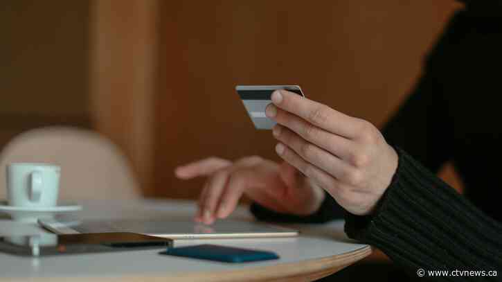 Here's how much Canadians made per week, on average: Statistics Canada