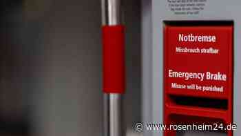 Notbremse statt Notdurft: Mann (62) muss aufs Klo und stoppt Zug gleich doppelt