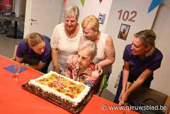 Marie-Josée viert 102de verjaardag met enorme taart: “Het geheim? Af en toe een goeie pater”