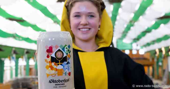 Bunter Sammlerkrug zeigt typische Wiesn-Insignien