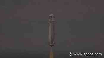 'One of the cleanest flights I've seen:' Blue Origin launches 6 people to space, lands safely on NS-26 flight