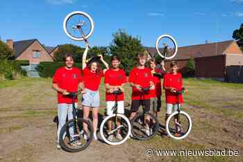 Jongeren Sarakasi eenwieleren honderd kilometer voor KickCancer