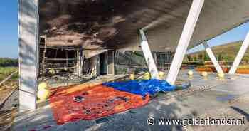 Grote brand na explosie in Arnhems kantoorgebouw ‘is aangestoken’, politie zoekt getuigen