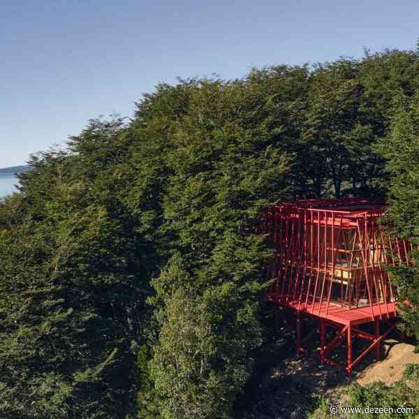 Guillermo Acuña Arquitectos Asociados creates bird cage-like house on Chilean coast