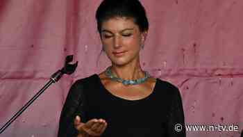 Farbattacke auf BSW-Chefin: Wagenknecht in Erfurt mit roter Flüssigkeit bespritzt