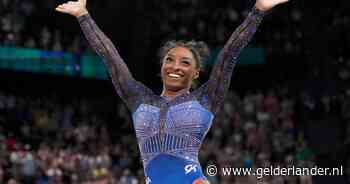 Simone Biles doet trouwfotoshoot, maar dan zonder haar man en mét haar medailles en unieke ketting