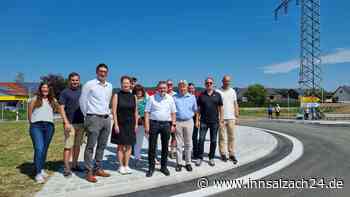 „Medial gehypte Baustelle“ fertiggestellt: Kreisverkehr zwischen A94 und Marktl eröffnet