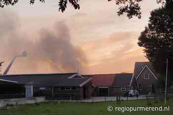 Zeer grote brand in stal van veehouderij in Middenbeemster
