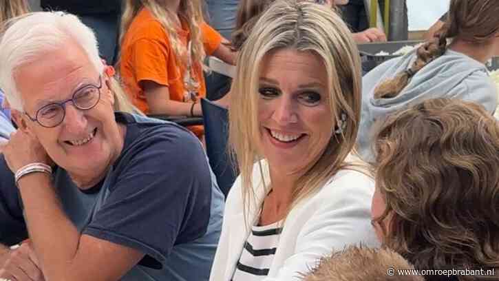 Koningin Máxima prikt zelf dahlia's voor corso: 'Het gebeurde gewoon'