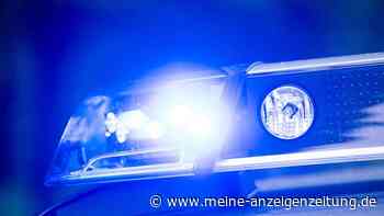Frau verletzt in Bus Menschen mit Messer - Lebensgefahr