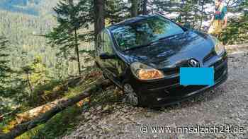 Auto droht über 100 Meter in die Tiefe zu stürzen – Bergwacht Bergen rettet mit Hochdruck