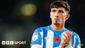 Fleetwood sign Huddersfield forward Harratt on loan
