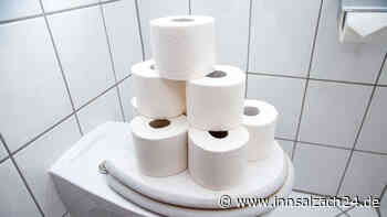 Ekel-Alarm! Betrunkener macht sein „großes Geschäft“ direkt auf geparktes Auto