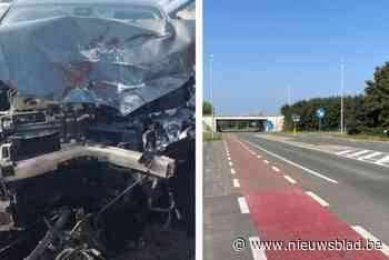 Drie gewonden na botsing aan afrit: “Een van de bestuurders was onder invloed”