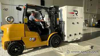Rocket Lab's Mars probes reach launch site ahead of 1st flight on Blue Origin New Glenn rocket (photos)