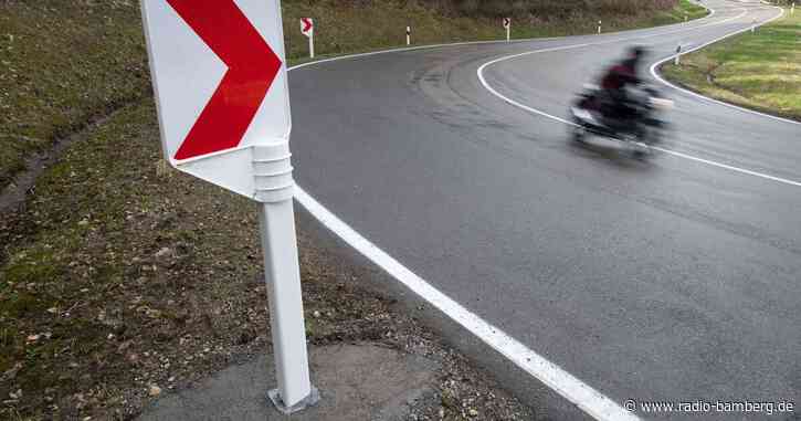 Motorradfahrer verletzt sich bei Sturz schwer