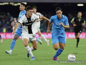 Il Napoli conquista tre punti nel recupero. Il Parma finisce senza portiere