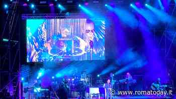 Venditti a Palermo, dalla gaffe sulla disabile a Luci Dalla che lo ha salvato dal suicidio: tre ore di musica, ricordi e scuse