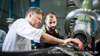 Netzentgelte Reform: Habeck rechnet mit niedrigeren Strompreisen im Osten