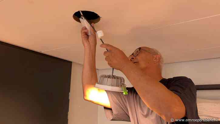 Gepensioneerde William maakt gesloopte hotelkamers weer piekfijn in orde