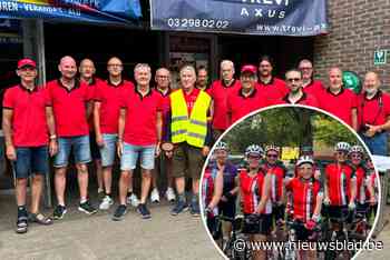 10de herfstrit van wielerclub Merckxboys lokt 700 deelnemers: “Er komen zelfs mensen uit Knokke meefietsen”