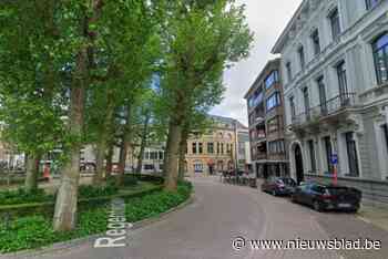 Fietser lichtgewond na aanrijding  op Regentieplein