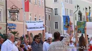 Rosenheimer Herbstfest: „Animal Rebellion“ sorgt am Rande des Festzugs für Wirbel