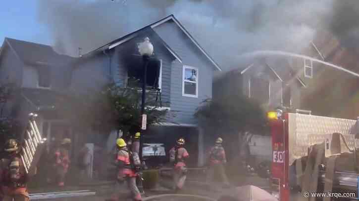 3 die after plane crashes into Oregon townhomes