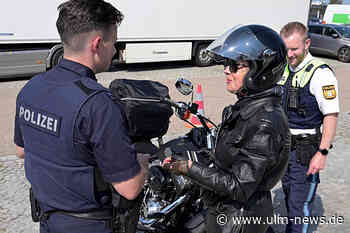 Polizei kontrolliert auf der A8 Biker und beanstandet einige Maschinen