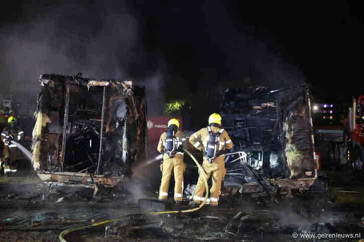 Meerdere bouwketen uitgebrand, oorzaak nog onbekend