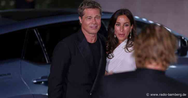 Brad Pitt hält Händchen mit Freundin Inés de Ramón