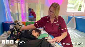 Hospice worker given prestigious Queen's Nurse title