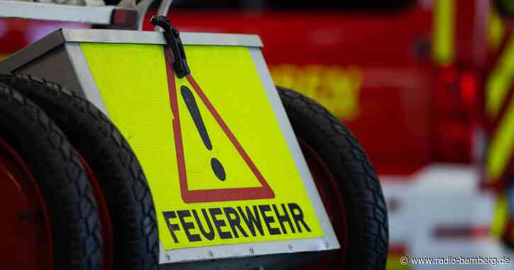 Hofgebäude durch Feuer vollständig zerstört – Ein Verletzter
