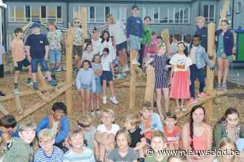 Basisschool opent met nieuwe speelplaats en nieuw bestuur: “Kinderen hebben nood aan ravotten”